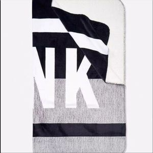 💥PINK Sherpa Blanket💥